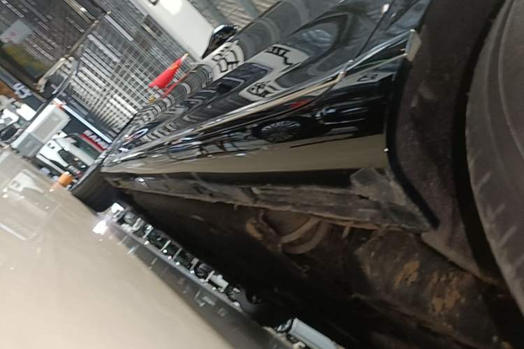Used Hongqi H9 2022 2.0T Smart Connect Flagship Edition Left Side Sill