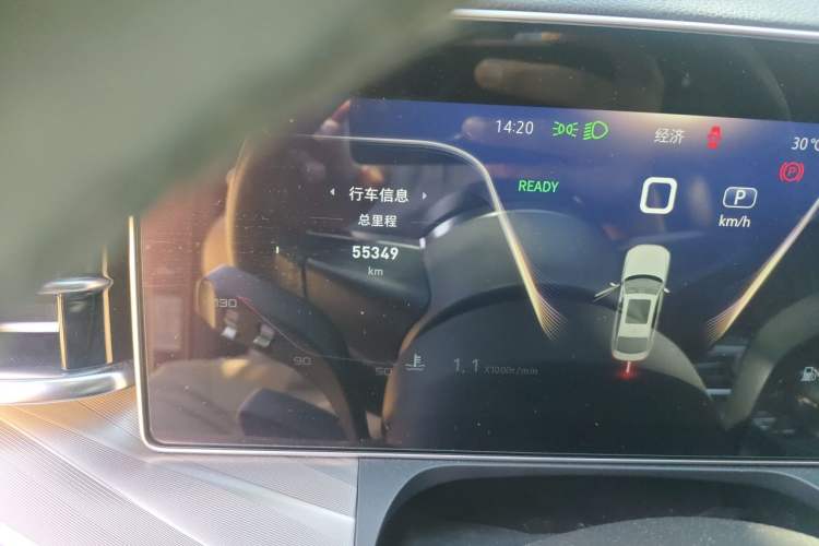 Used Hongqi H9 2022 2.0T Smart Connect Flagship Edition Odometer Close Up
