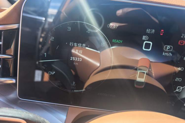 Used Hongqi H9 2022 2.0T Smart Connect Flagship Edition Odometer Close Up