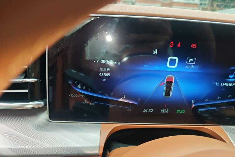 Used Hongqi H9 2022 2.0T Smart Connect Flagship Edition Odometer Close Up