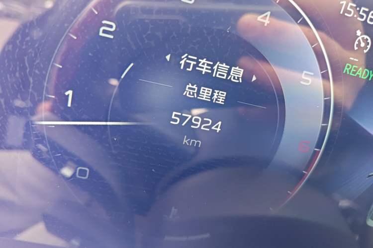 Used Hongqi H9 2022 2.0T Smart Connect Flagship Edition Odometer Close Up