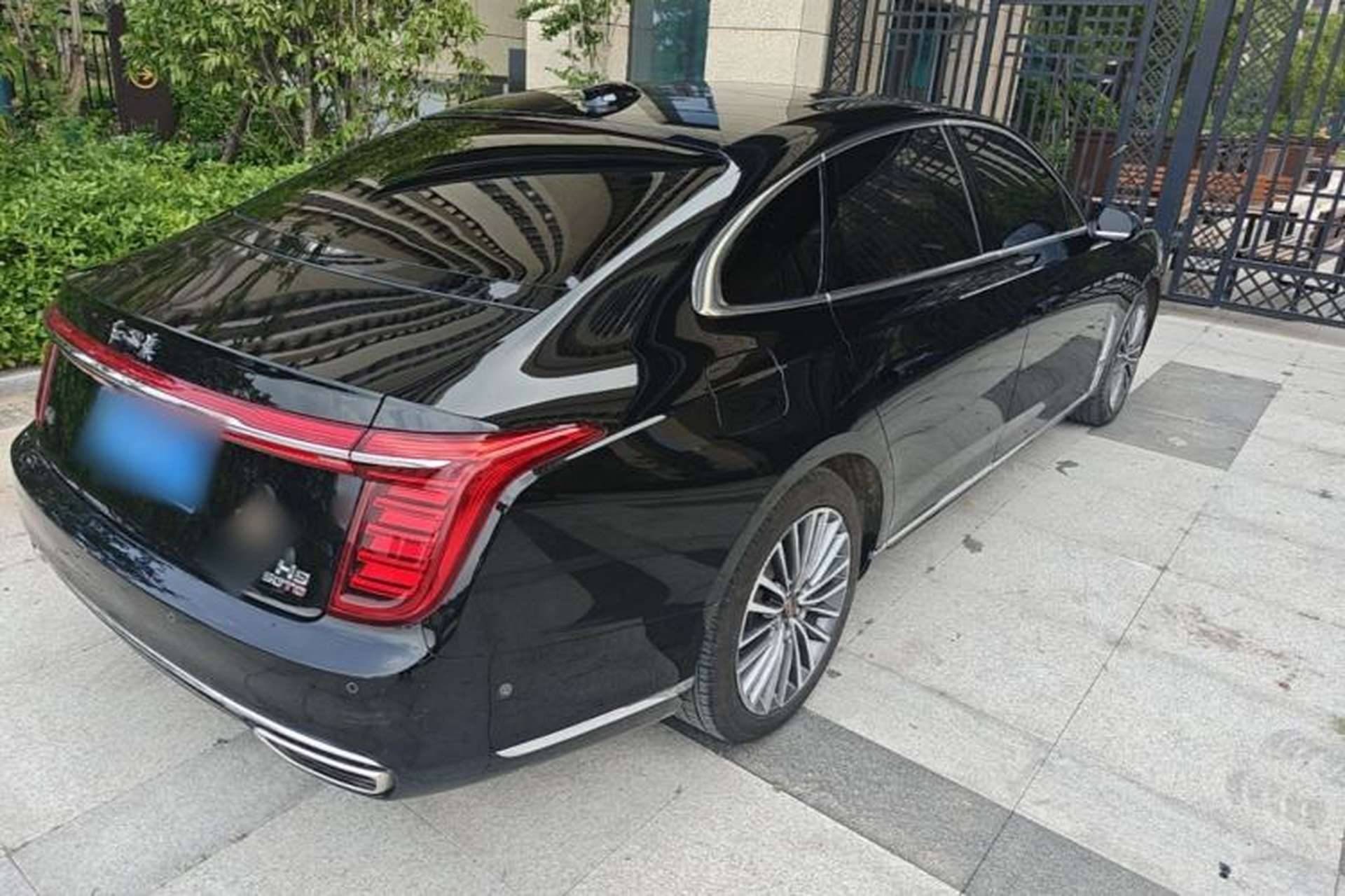 Used Hongqi H9 2022 2.0T Smart Connect Flagship Edition Rear Right 45 Deg