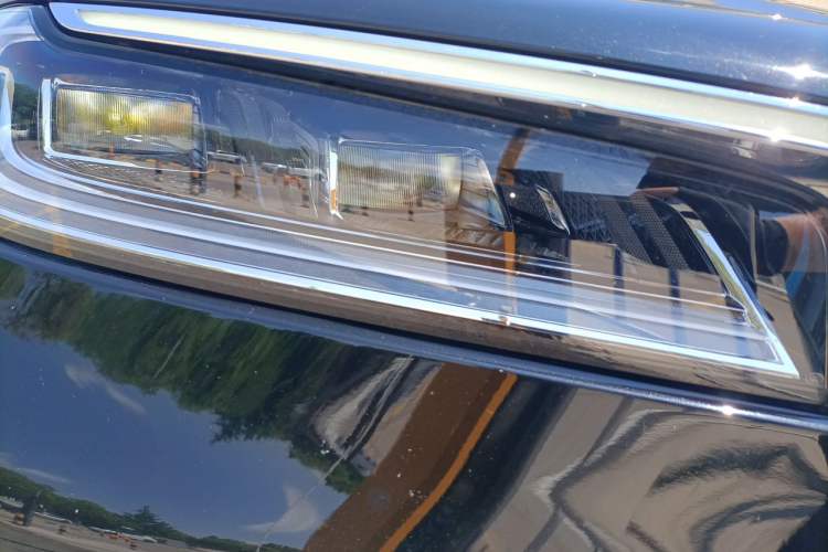 Used Hongqi H9 2022 2.0T Smart Connect Flagship Edition Right Front Headlight