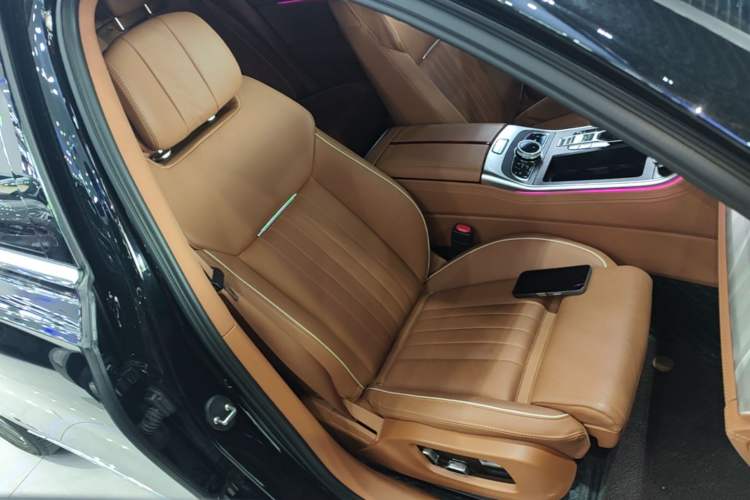 Used Hongqi H9 2022 2.0T Smart Connect Flagship Edition Right Front Seat
