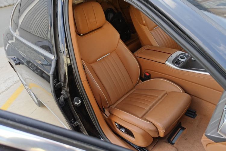 Used Hongqi H9 2022 2.0T Smart Connect Flagship Edition Right Front Seat
