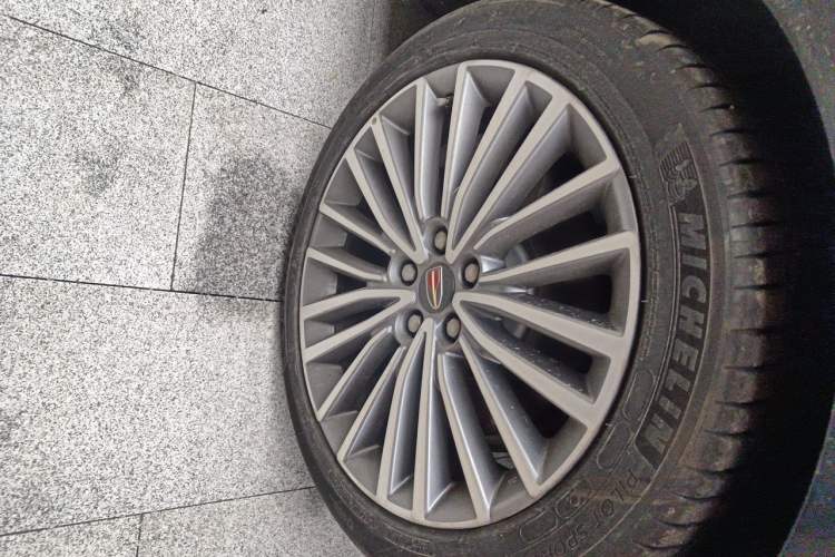 Used Hongqi H9 2022 2.0T Smart Connect Flagship Edition Right Front Wheel Hub