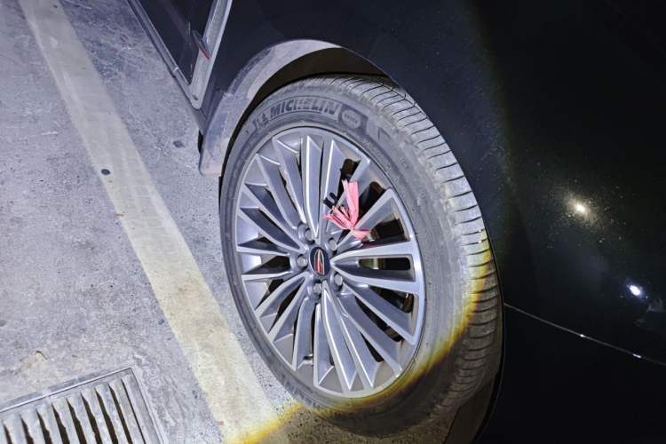 Used Hongqi H9 2022 2.0T Smart Connect Flagship Edition Right Front Wheel Hub
