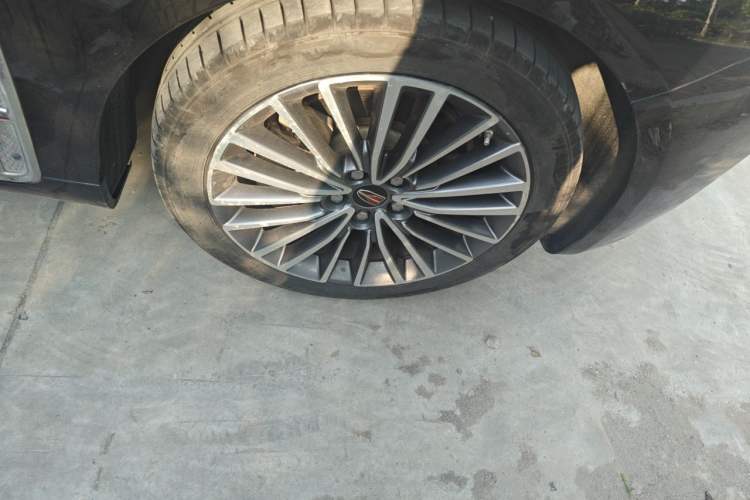 Used Hongqi H9 2022 2.0T Smart Connect Flagship Edition Right Front Wheel Hub