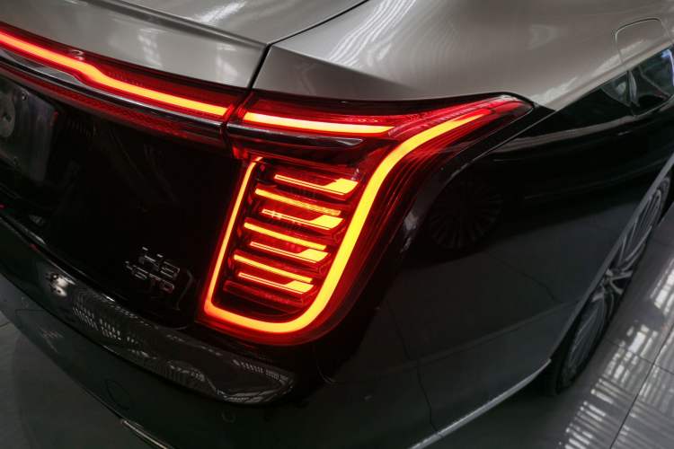Used Hongqi H9 2022 2.0T Smart Connect Flagship Edition Right Rear Taillight