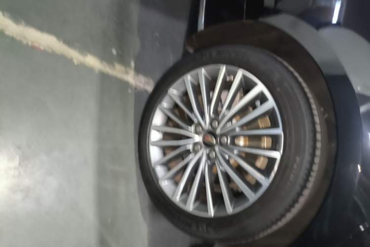 Used Hongqi H9 2022 2.0T Smart Connect Flagship Edition Right Rear Wheel Hub