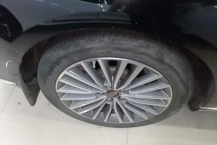 Used Hongqi H9 2022 2.0T Smart Connect Flagship Edition Right Rear Wheel Hub