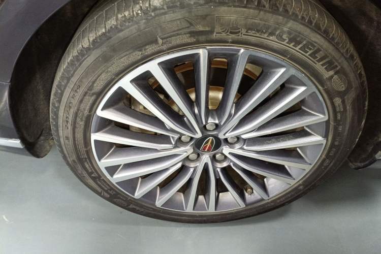 Used Hongqi H9 2022 2.0T Smart Connect Flagship Edition Right Rear Wheel Hub