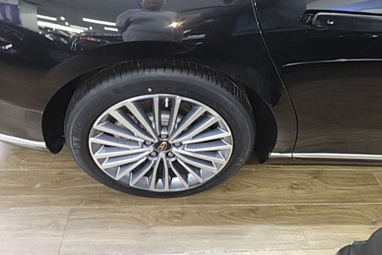 Used Hongqi H9 2022 2.0T Smart Connect Flagship Edition Right Rear Wheel Hub