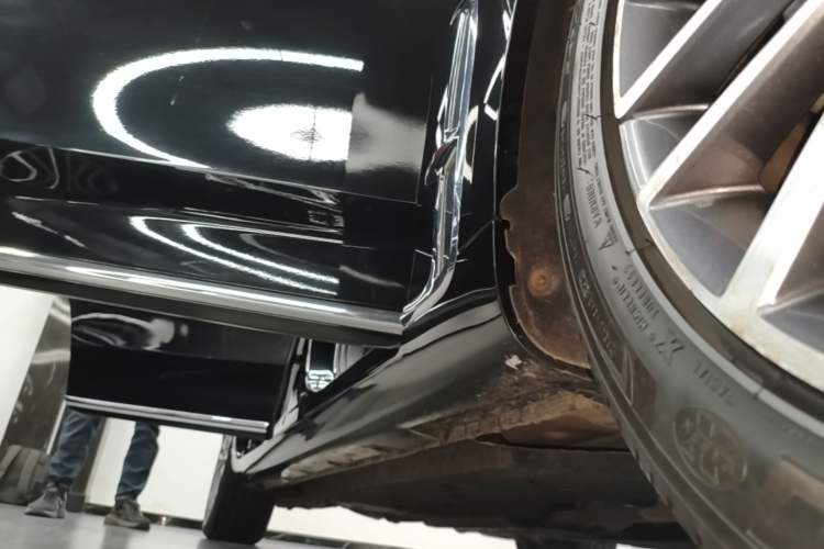 Used Hongqi H9 2022 2.0T Smart Connect Flagship Edition Right Side Sill