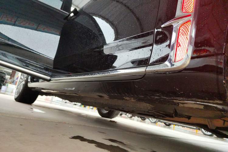 Used Hongqi H9 2022 2.0T Smart Connect Flagship Edition Right Side Sill