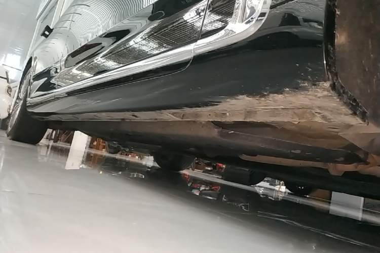 Used Hongqi H9 2022 2.0T Smart Connect Flagship Edition Right Side Sill