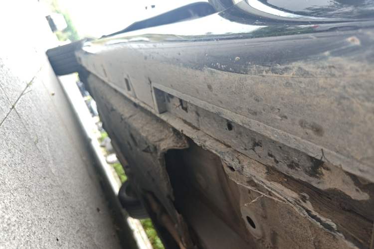 Used Hongqi H9 2022 2.0T Smart Connect Flagship Edition Right Side Sill