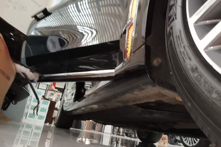 Used Hongqi H9 2022 2.0T Smart Connect Flagship Edition Right Side Sill
