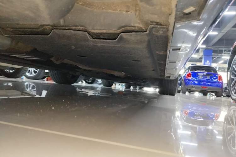 Used Hongqi H9 2022 2.0T Smart Connect Flagship Edition Right Side Sill