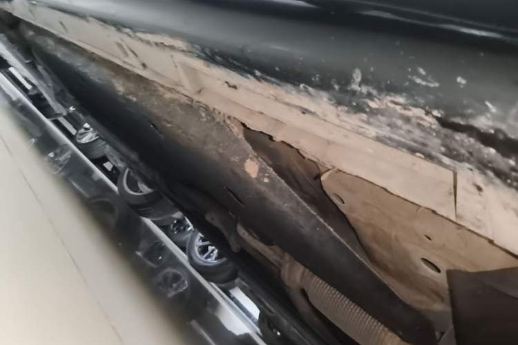 Used Hongqi H9 2022 3.0T Smart Connect Flagship Four-Seater Version Right Side Sill