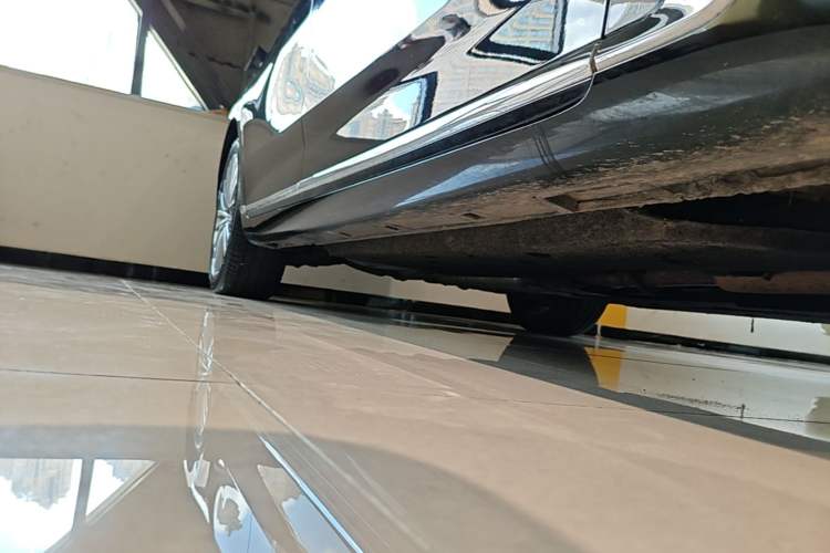 Used Hongqi H9 2022 2.0T Smart Connect Flagship Edition Right Side Sill