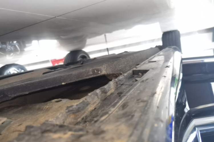 Used Hongqi H9 2022 2.0T Smart Connect Flagship Edition Right Side Sill