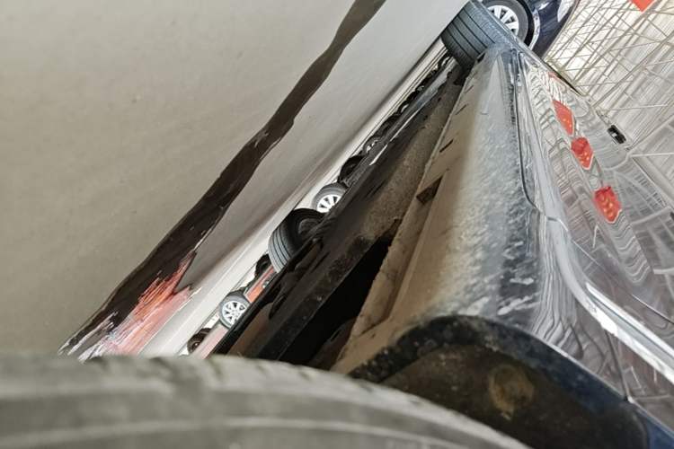 Used Hongqi H9 2022 2.0T Smart Connect Flagship Edition Right Side Sill