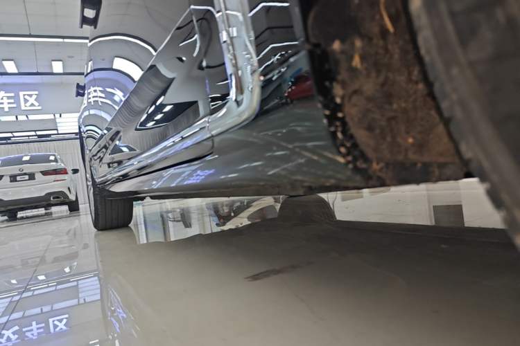 Used Hongqi H9 2022 2.0T Smart Connect Flagship Edition Right Side Sill
