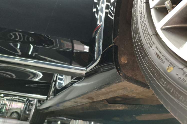 Used Hongqi H9 2022 2.0T Smart Connect Flagship Edition Right Side Sill