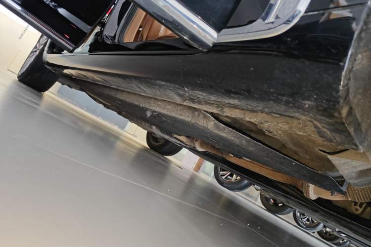 Used Hongqi H9 2022 2.0T Smart Connect Flagship Edition Right Side Sill