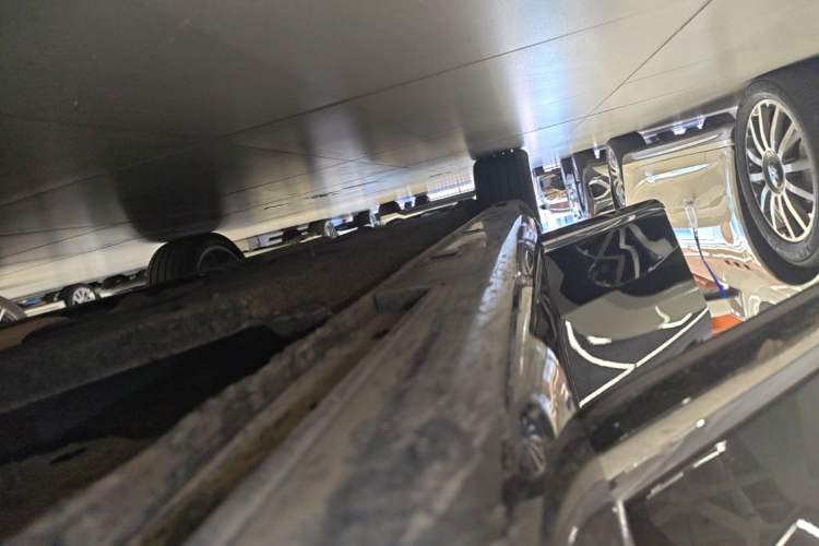 Used Hongqi H9 2022 2.0T Smart Connect Flagship Edition Right Side Sill