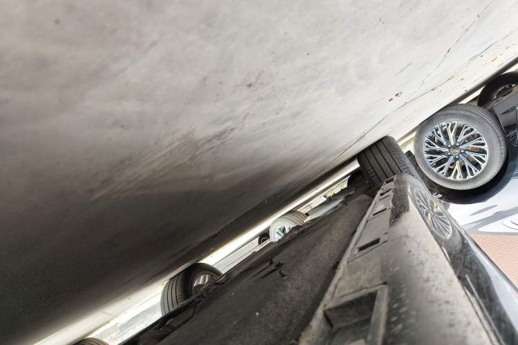 Used Hongqi H9 2022 2.0T Smart Connect Flagship Edition Right Side Sill