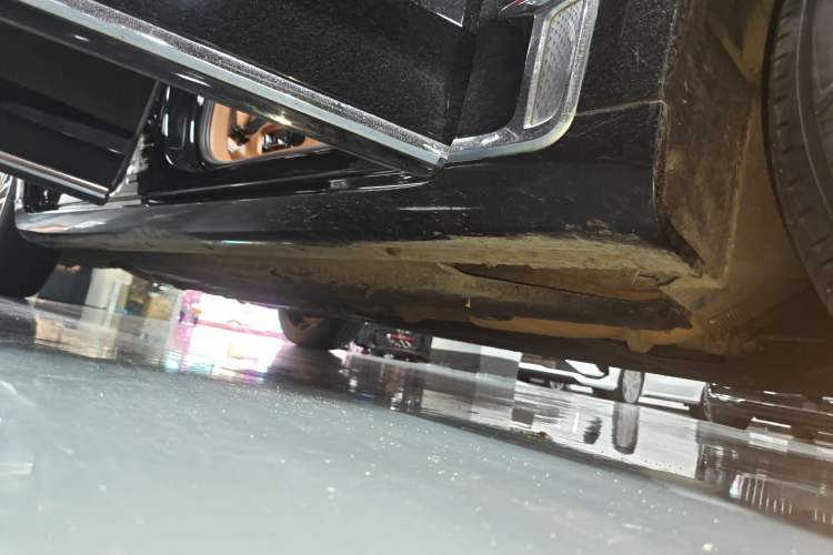 Used Hongqi H9 2022 2.0T Smart Connect Flagship Edition Right Side Sill