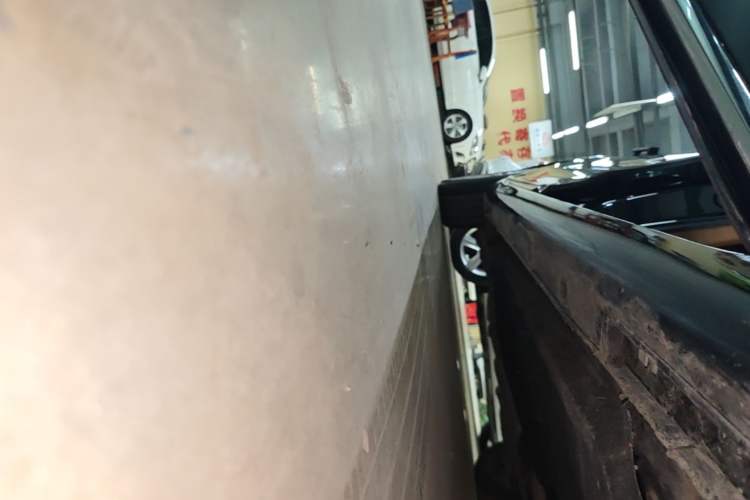 Used Hongqi H9 2022 2.0T Smart Connect Flagship Edition Right Side Sill