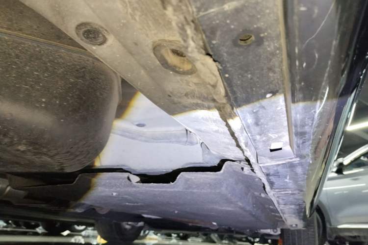 Used Hongqi H9 2022 2.0T Smart Connect Flagship Edition Right Side Sill