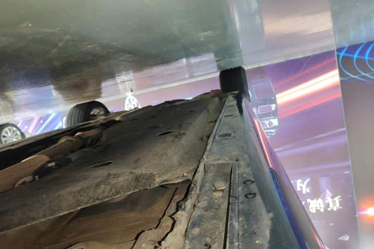 Used Hongqi H9 2022 2.0T Smart Connect Flagship Edition Right Side Sill