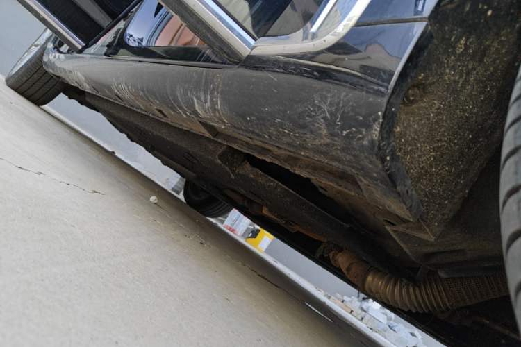 Used Hongqi H9 2022 2.0T Smart Connect Flagship Edition Right Side Sill