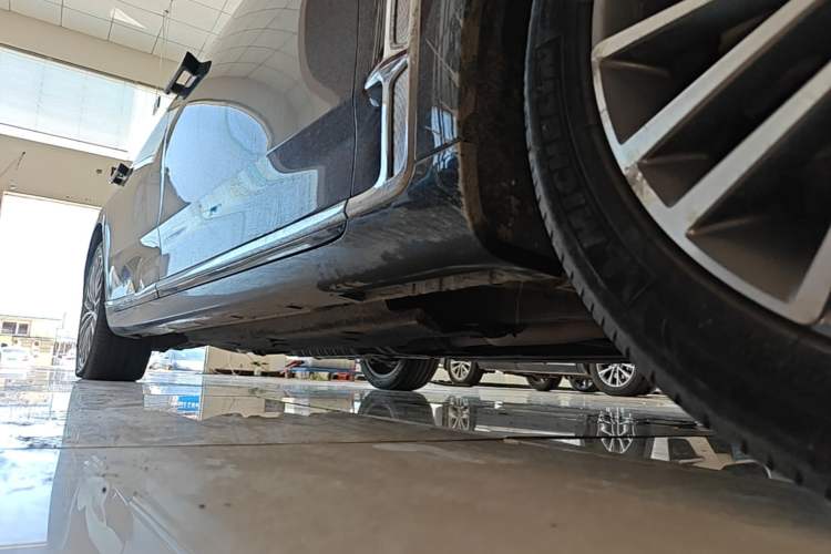 Used Hongqi H9 2022 2.0T Smart Connect Flagship Edition Right Side Sill