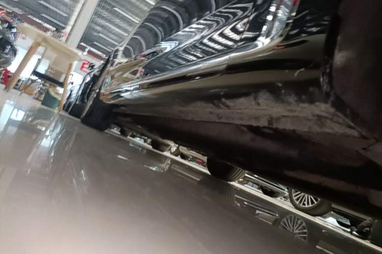Used Hongqi H9 2022 2.0T Smart Connect Flagship Edition Right Side Sill