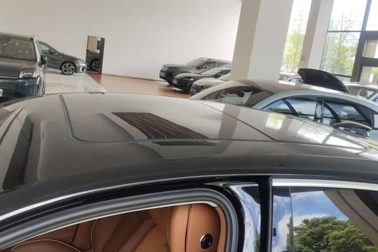 Used Hongqi H9 2022 2.0T Smart Connect Flagship Edition Roof