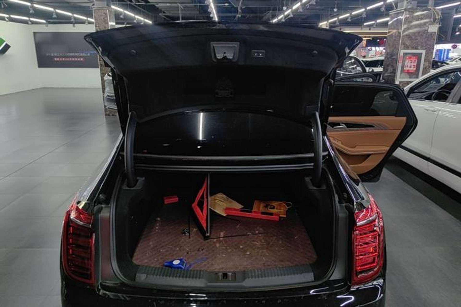 Used Hongqi H9 2022 2.0T Smart Connect Flagship Edition Trunk