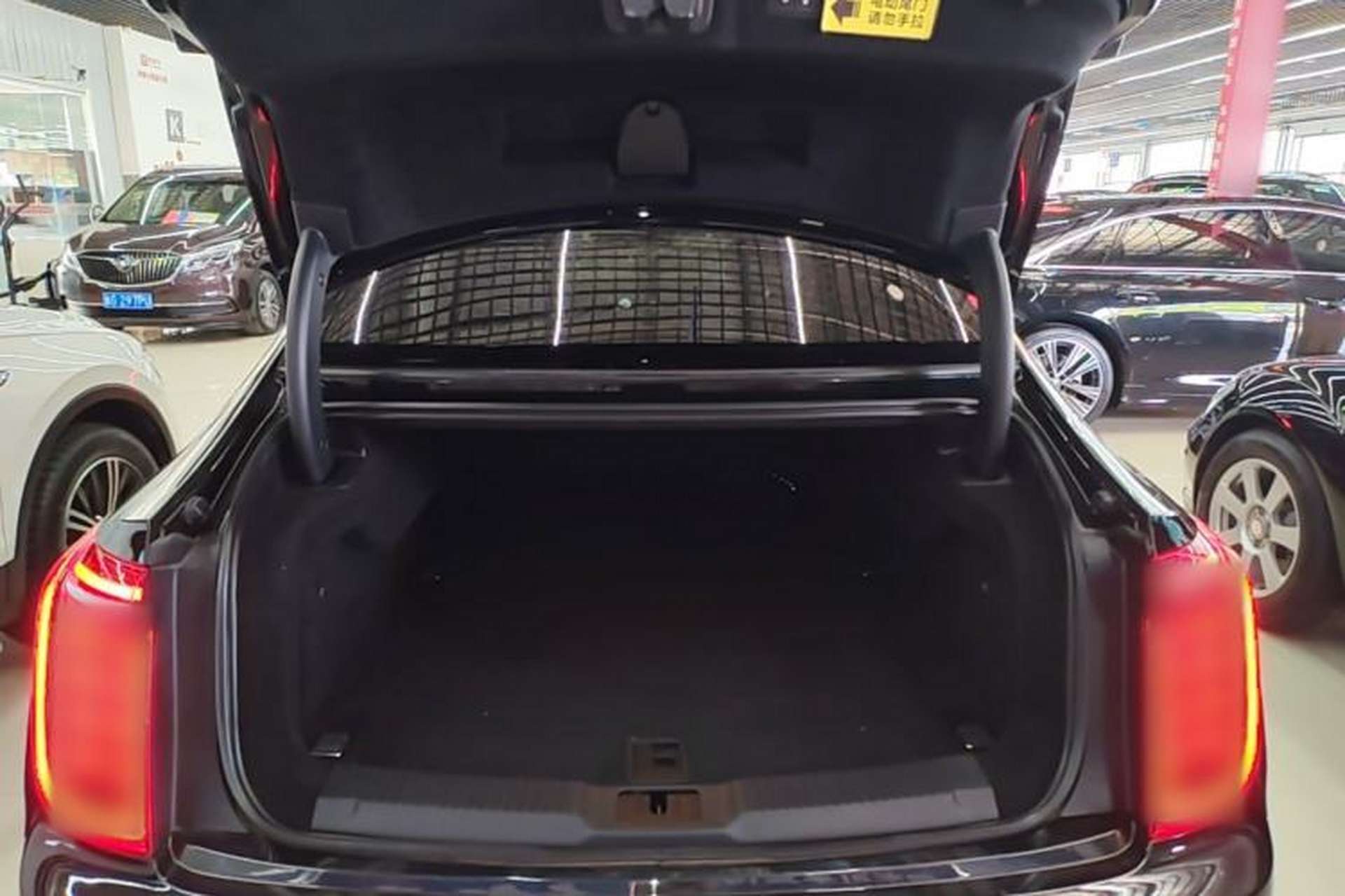 Used Hongqi H9 2022 2.0T Smart Connect Flagship Edition Trunk