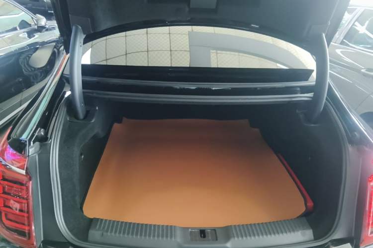 Used Hongqi H9 2022 3.0T Smart Connect Flagship Four-Seater Version Trunk