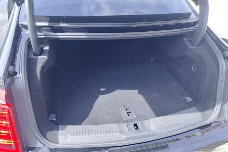 Used Hongqi H9 2022 2.0T Smart Connect Flagship Edition Trunk