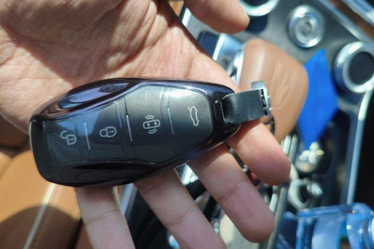 Used Hongqi H9 2022 2.0T Smart Connect Flagship Edition Vehicle Key