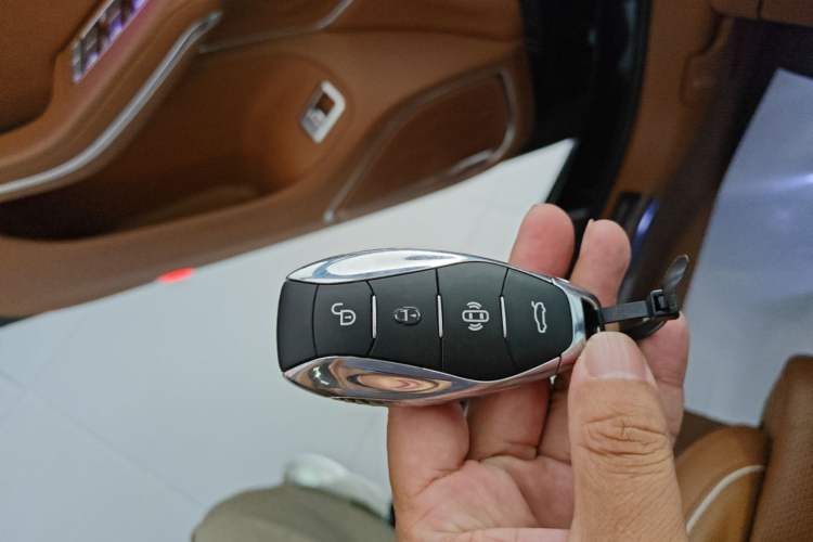 Used Hongqi H9 2022 2.0T Smart Connect Flagship Edition Vehicle Key