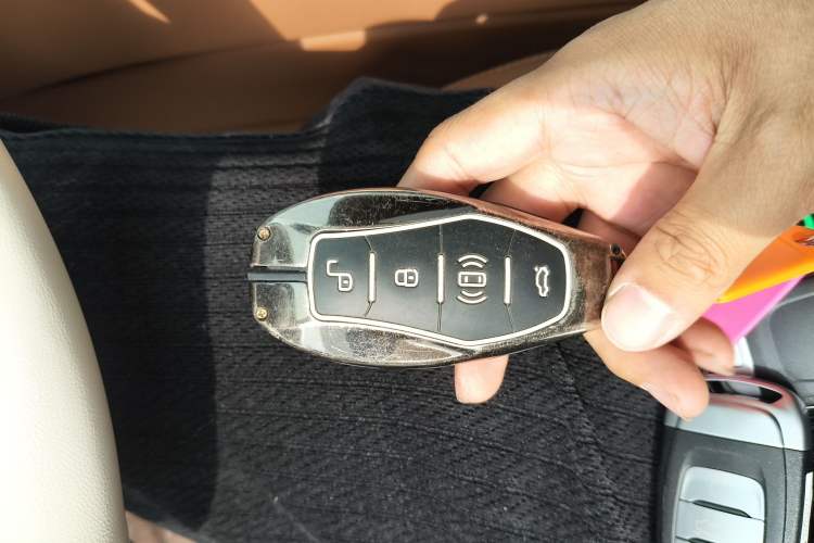 Used Hongqi H9 2022 2.0T Smart Connect Flagship Edition Vehicle Key