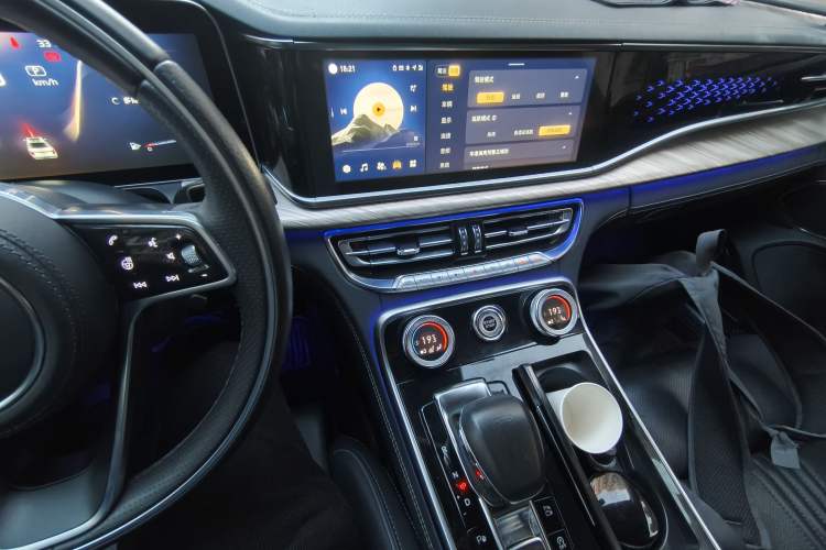 Used Hongqi H9 2022 2.0T Smart Connect Flagship Edition Audio And AC Panel