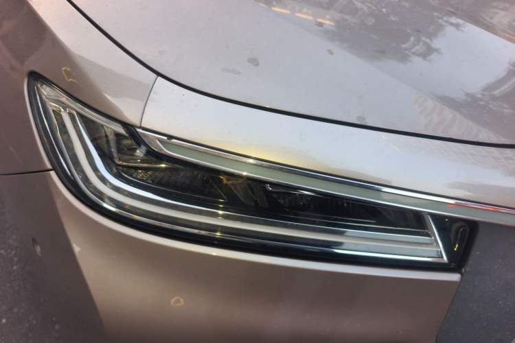 Used Hongqi H9 2022 2.0T Smart Connect Flagship Edition Right Front Headlight