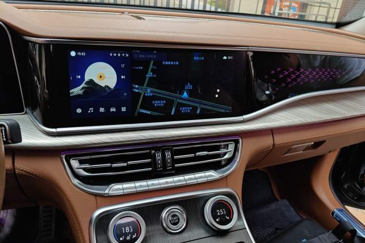 Used Hongqi H9 2022 2.0T Smart Connect Flagship Edition Audio And AC Panel
